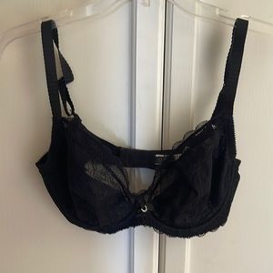 Like new Chantelle lacy bra.